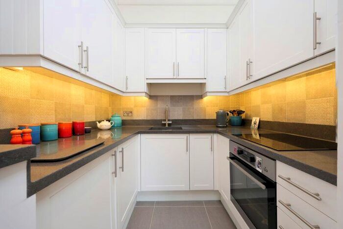 2 Bedroom Apartment For Sale In Tyndalls Park Road | Clifton, BS8
