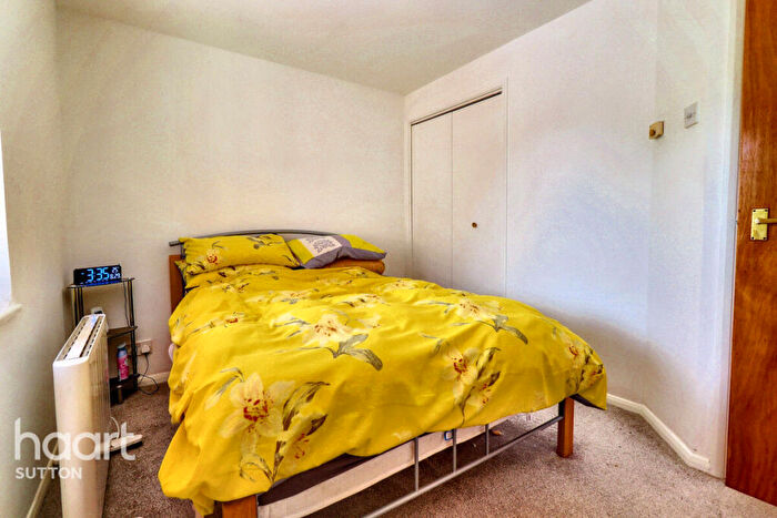 1 Bedroom Flat For Sale In Cliffe Walk, Sutton, SM1