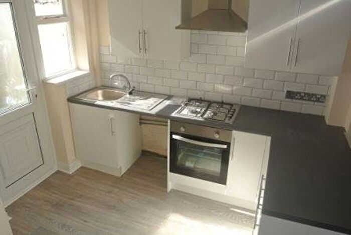 2 Bedroom Terraced House To Rent In Hanwell St, Bed Ter, L6