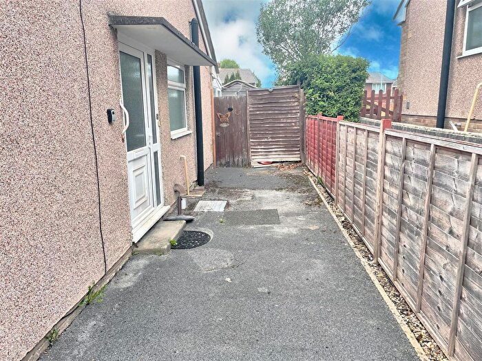 2 Bedroom Bungalow For Sale In Oldmixon Road, Weston-Super-Mare, BS24