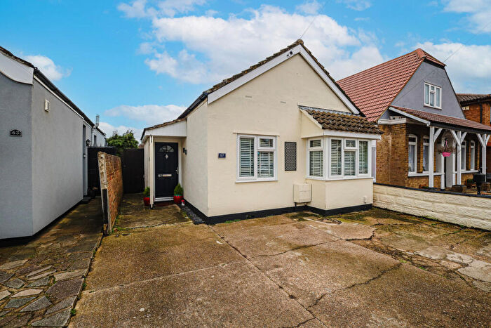 3 Bedroom Detached Bungalow For Sale In Lonsdale Road, Southend-on-sea, SS2