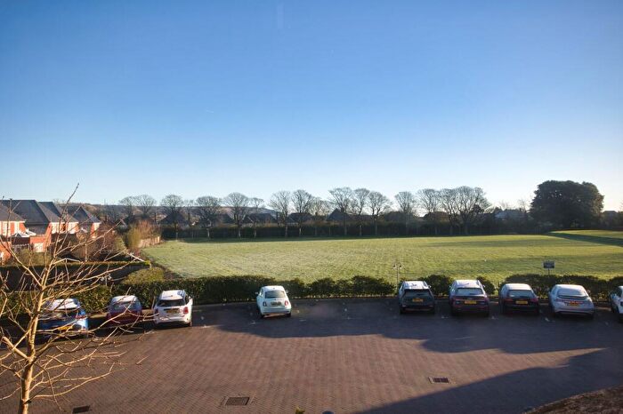2 Bedroom Flat For Sale In Eversley Park, Folkestone, CT20