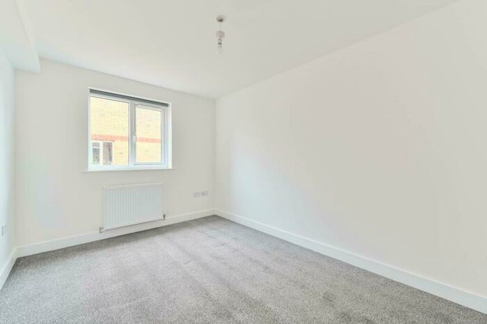 1 Bedroom Flat To Rent In Peckham Rye, Peckham Rye, London, SE15