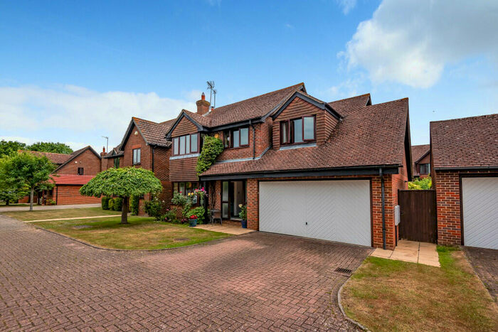 4 Bedroom Detached House For Sale In The Pightle, Grazeley Green, Reading, Berkshire, RG7