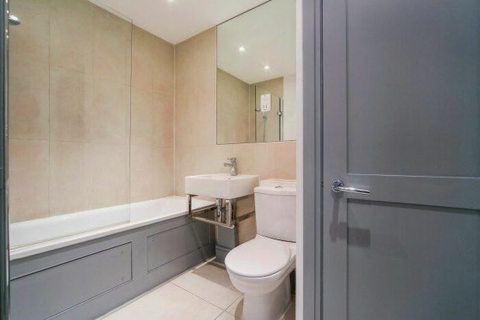 1 Bedroom Flat To Rent In Church Street, Weybridge, KT13