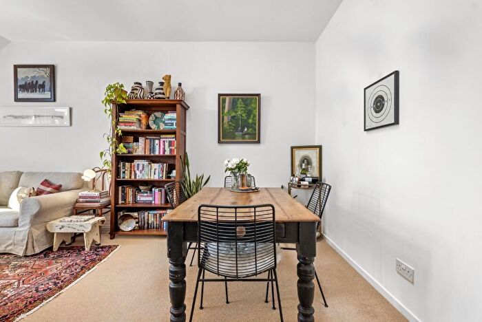 2 Bedroom Flat To Rent In Park Road, Crouch End, London, N8