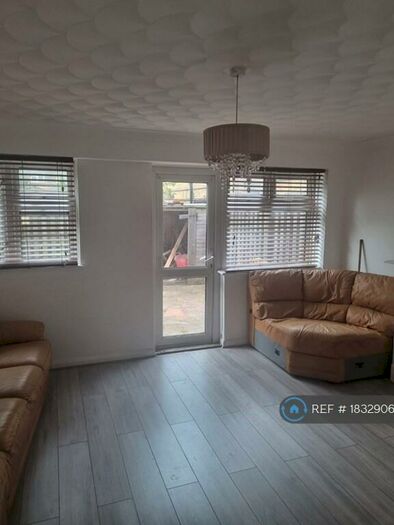 3 Bedroom Maisonette To Rent In Beaconsfield Road, London, E16
