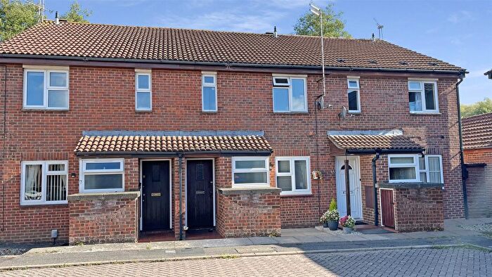 1 Bedroom Flat To Rent In Green View, Aylesbury, HP20