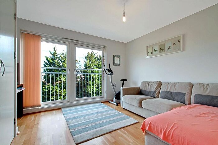 2 Bedroom Flat To Rent In Bridgepoint House, Sudbury Heights Avenue, Greenford, UB6