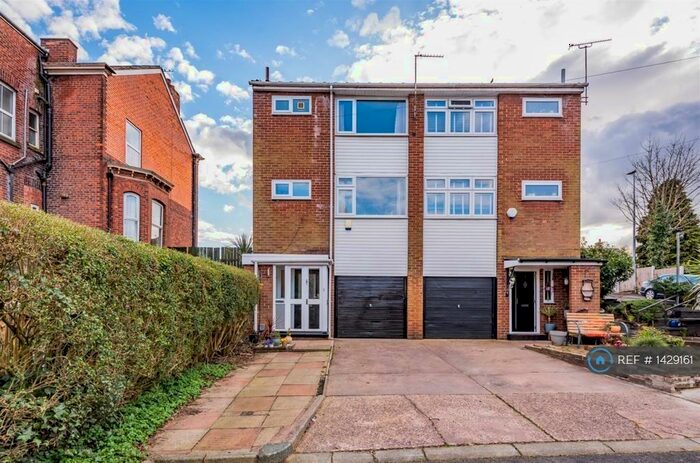 4 Bedroom Semi-Detached House To Rent In Stoneacre Court, Manchester, M27