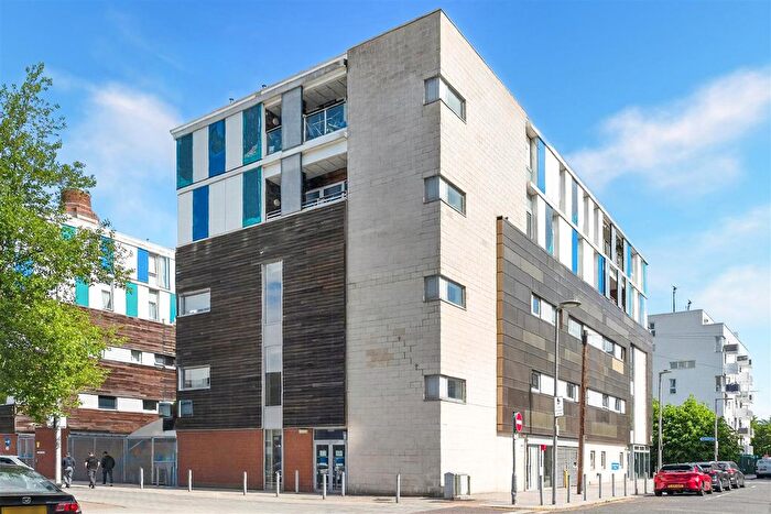 2 Bedroom Flat For Sale In Wellington Court, Axe Street, IG11