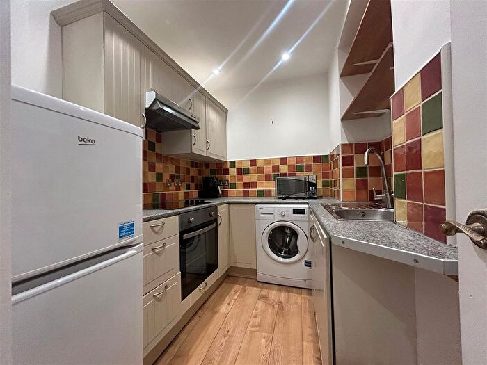 1 Bedroom Flat To Rent In Battersea High Street, Clapham Junction, SW11
