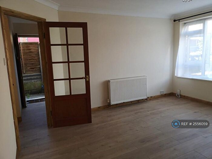 1 Bedroom Maisonette To Rent In Fairlawn Close, London, N14