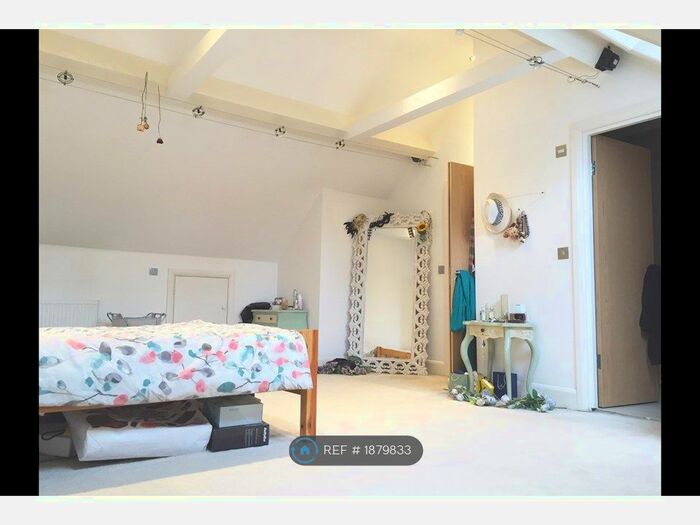 2 Bedroom Flat To Rent In Forres Gardens, London, NW11