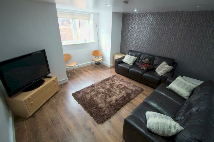 6 Bedroom Terraced House To Rent In Grimthorpe Terrace, Headingley, Leeds, LS6