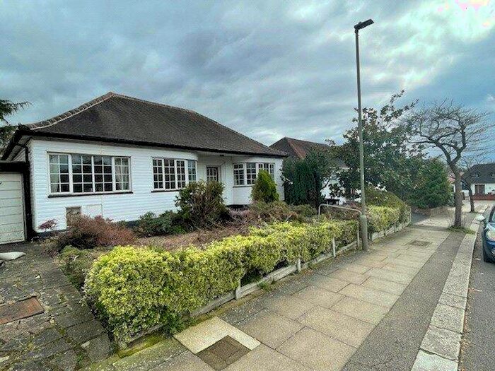 2 Bedroom Bungalow To Rent In Highview Avenue, Edgware, HA8
