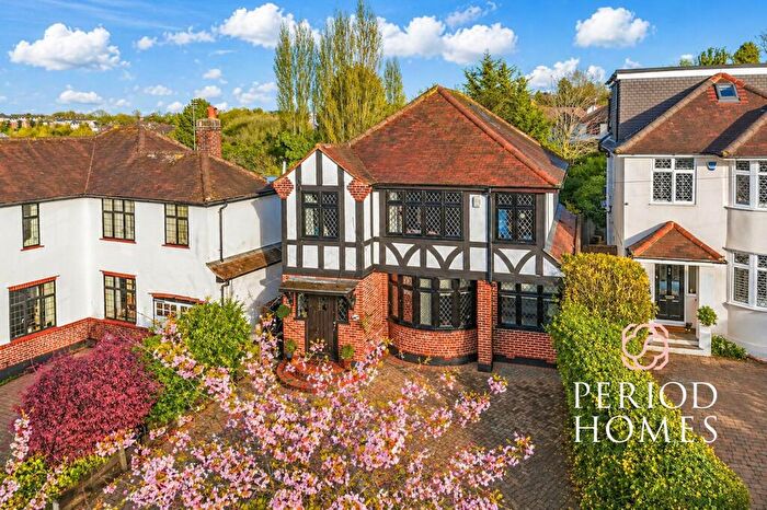 4 Bedroom Detached House For Sale In Honeypot Lane, Brentwood, CM14