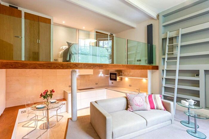 1 Bedroom Apartment For Sale In Royal Crescent, Bath, BA1