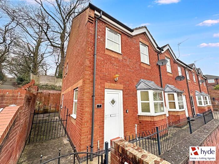 3 Bedroom House To Rent In St. Andrews Square, Stoke-On-Trent., ST4