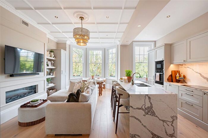 2 Bedroom Flat For Sale In Clapham Common South Side, Clapham, SW4
