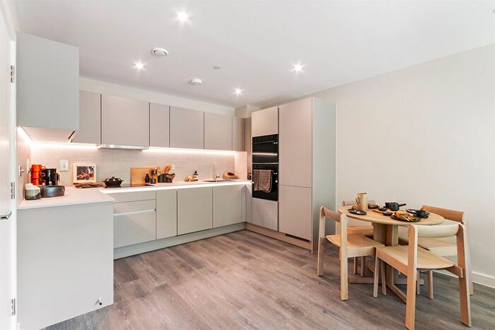 2 Bedroom Flat To Rent In Lina House, Stafford Road, W3