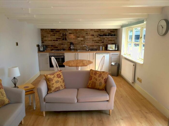 1 Bedroom Detached House To Rent In Hinkley House Cottage, Faversham, ME13