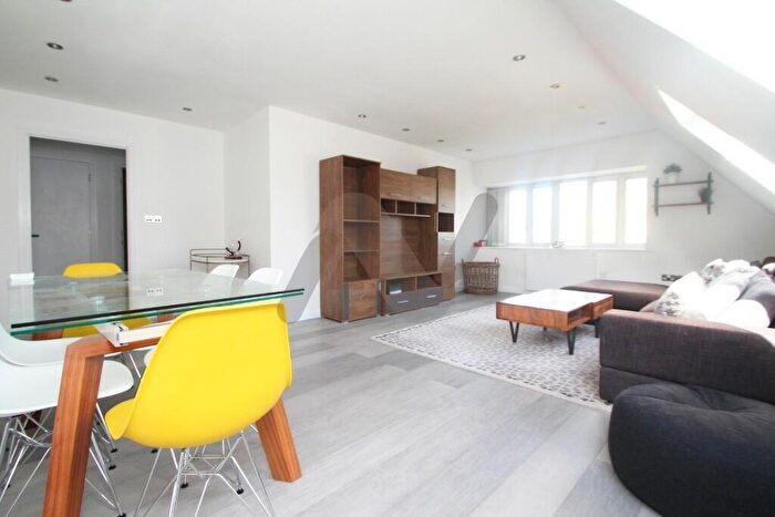 2 Bedroom Apartment To Rent In Willesden Lane, London, NW2