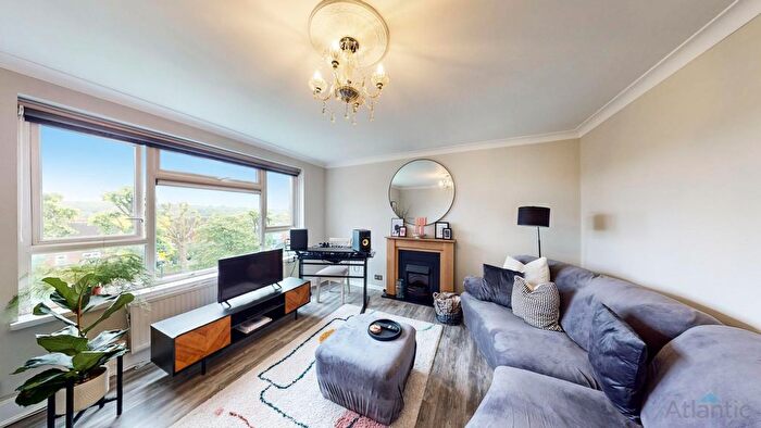 2 Bedroom Flat To Rent In Handsworth Avenue, Highams Park, E4