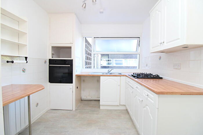2 Bedroom Flat To Rent In Somerhill Road, Hove, BN3