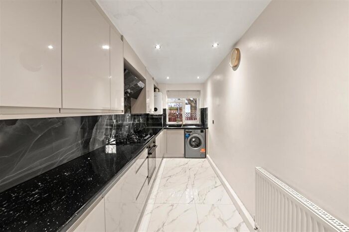 1 Bedroom Maisonette For Sale In Burns Close, Hayes, UB4