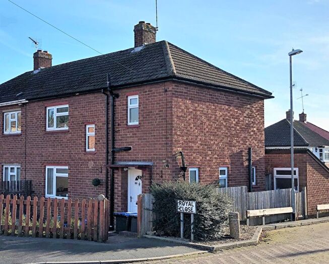 3 Bedroom Semi-Detached House To Rent In Elizabeth Road, Daventry, NN11