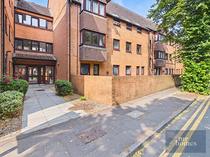 1 Bedroom Apartment For Sale In Wordsworth Avenue, Cardiff, CF24