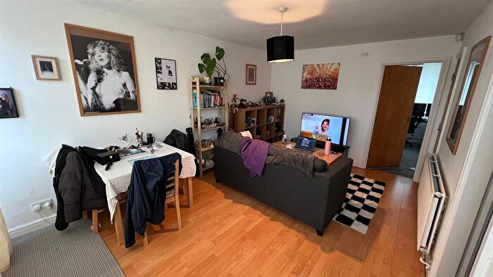 1 Bedroom Flat To Rent In Kingsleigh Road, Stockport, SK4