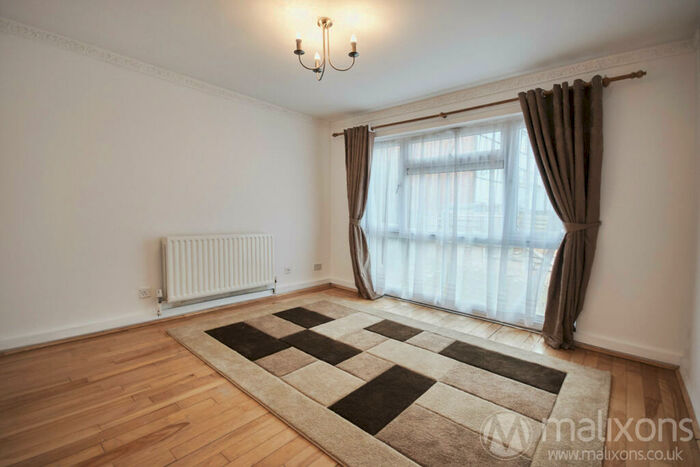 2 Bedroom Flat To Rent In Taymount Rise, London, SE23