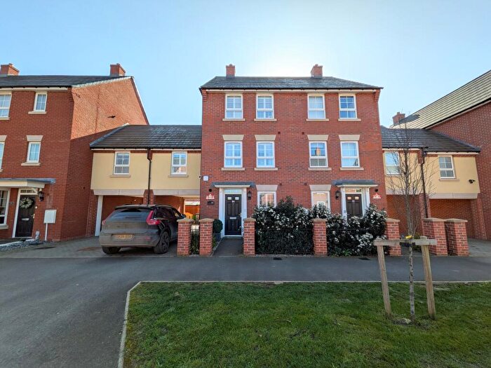 4 Bedroom House To Rent In Armstrongs Fields, Broughton, Aylesbury, HP22