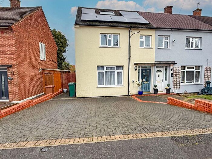 3 Bedroom End Terrace House For Sale In Harewood Road, Watford, WD19