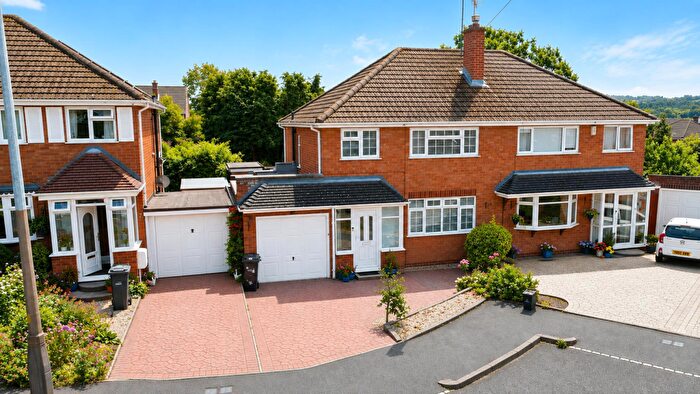 3 Bedroom Semi Detached House For Sale In Birchfield Close, Halesowen, B63
