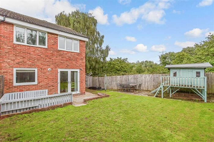 3 Bedroom End Of Terrace House For Sale In Simpson Road, Snodland, Kent, ME6