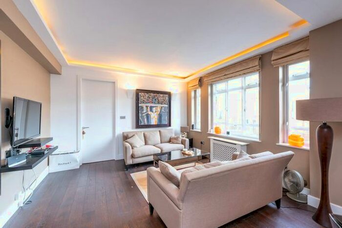 2 Bedroom Flat To Rent In Cheltenham Terrace, Chelsea, London, SW3