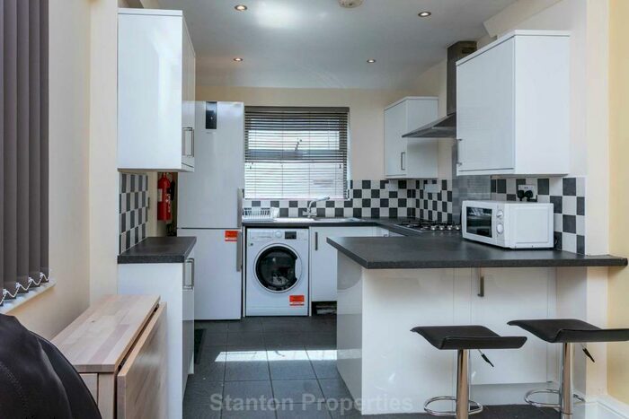 5 Bedroom Semi-Detached House To Rent In &#; Pppw, Rusholme Place, Rusholme, M14