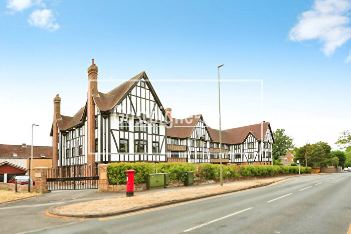 2 Bedroom Apartment To Rent In Queens Close, Lammas Lane, KT10