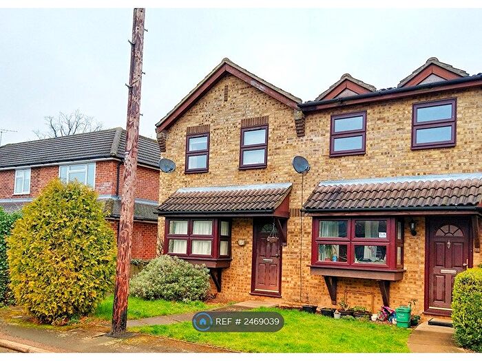 1 Bedroom Terraced House To Rent In Oakley Close, Addlestone, KT15