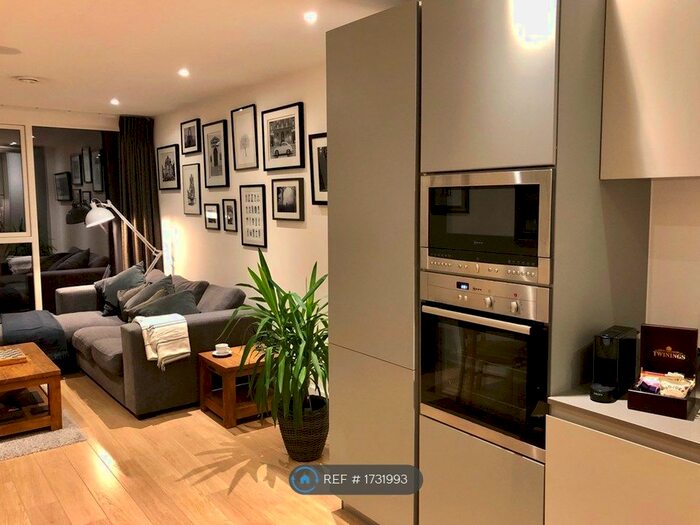 2 Bedroom Flat To Rent In Stockwell Park Walk, London, SW9