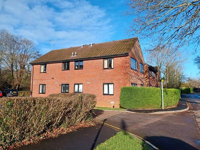 1 Bedroom Flat For Sale In Merrylands Court, Great Bookham, Surrey, KT23