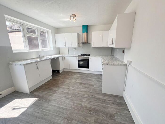 2 Bedroom Flat To Rent In Ringwood Road, Totton, SO40