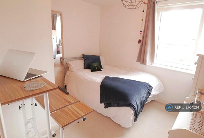 2 Bedroom Flat To Rent In Orchard Place, Southampton, SO14
