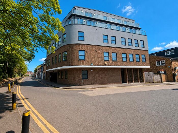 1 Bedroom Flat For Sale In Station Road, Ashford, TW15