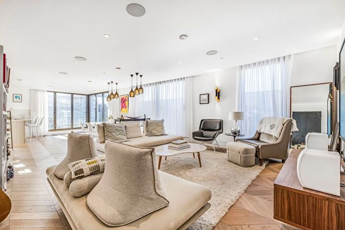 3 Bedroom Flat To Rent In Hatton Wall, London, EC1N