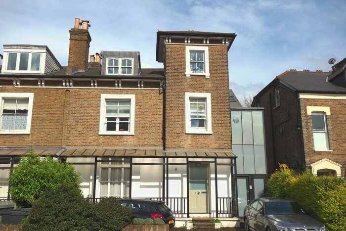 3 Bedroom Flat To Rent In Fassett Road, Kingston Upon Thames, KT1