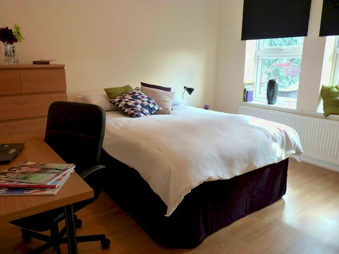 6 Bedroom House To Rent In Mitchley Road, London, N17